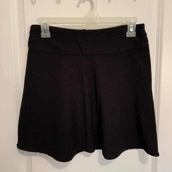 Black buttoned skirt - Picture 2 of 2